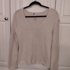 Elegant Off White V-Neck Sweater